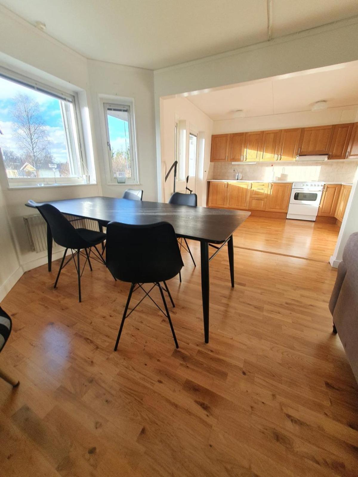 3 Laegenheter Med Totalt 5 Sovrum Och 8 Baeddar Ruda Exterior foto