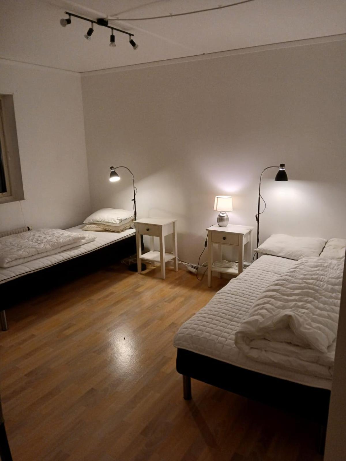 3 Laegenheter Med Totalt 5 Sovrum Och 8 Baeddar Ruda Exterior foto